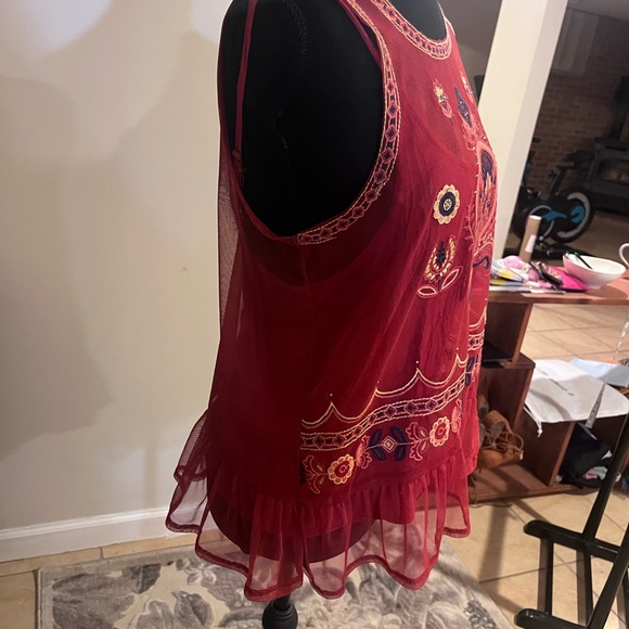 Taylor & Sage Floral Embroidered Top in Red - Picture 7 of 12